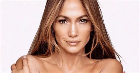 jennifer lopez nudo|Jennifer Lopez Poses Completely Nude in Jaw